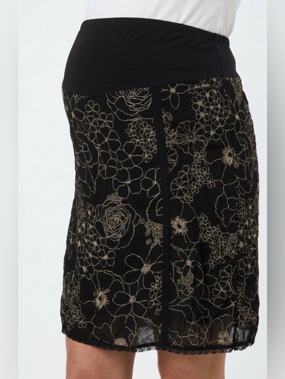 Mimi Maternity knee length black embroidered skirt sz Small EUC